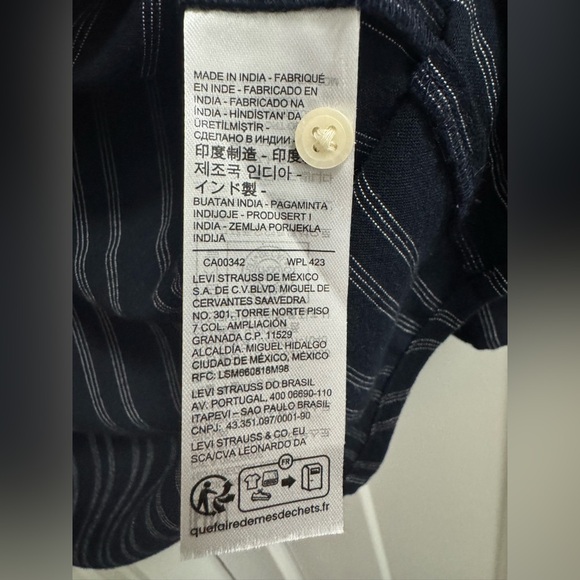 Levi's Button Down Shirt - Picture 4 of 7
